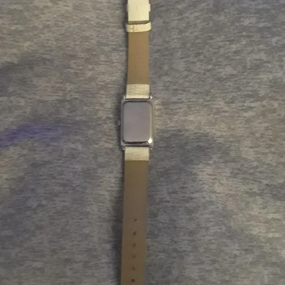 watch - Picture 3 of 4